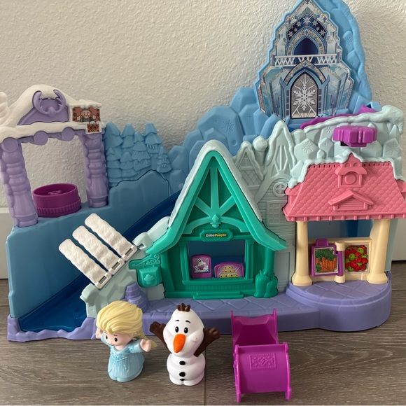 Fisher-Price Other - Fisher-Price Little People Disney Frozen Arendelle Village Playset